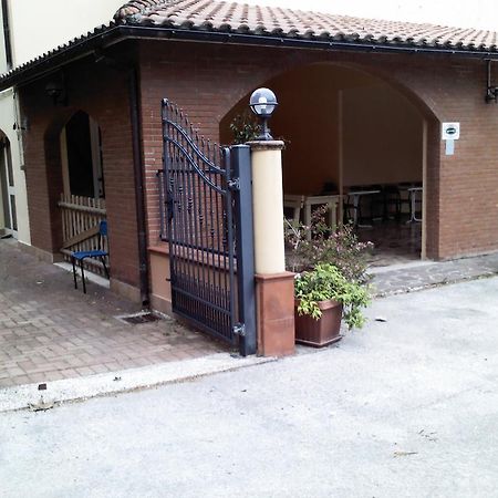 Albergo Magrini Della Genga ジェンガ エクステリア 写真