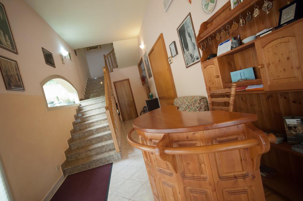 Albergo Magrini Della Genga ジェンガ エクステリア 写真