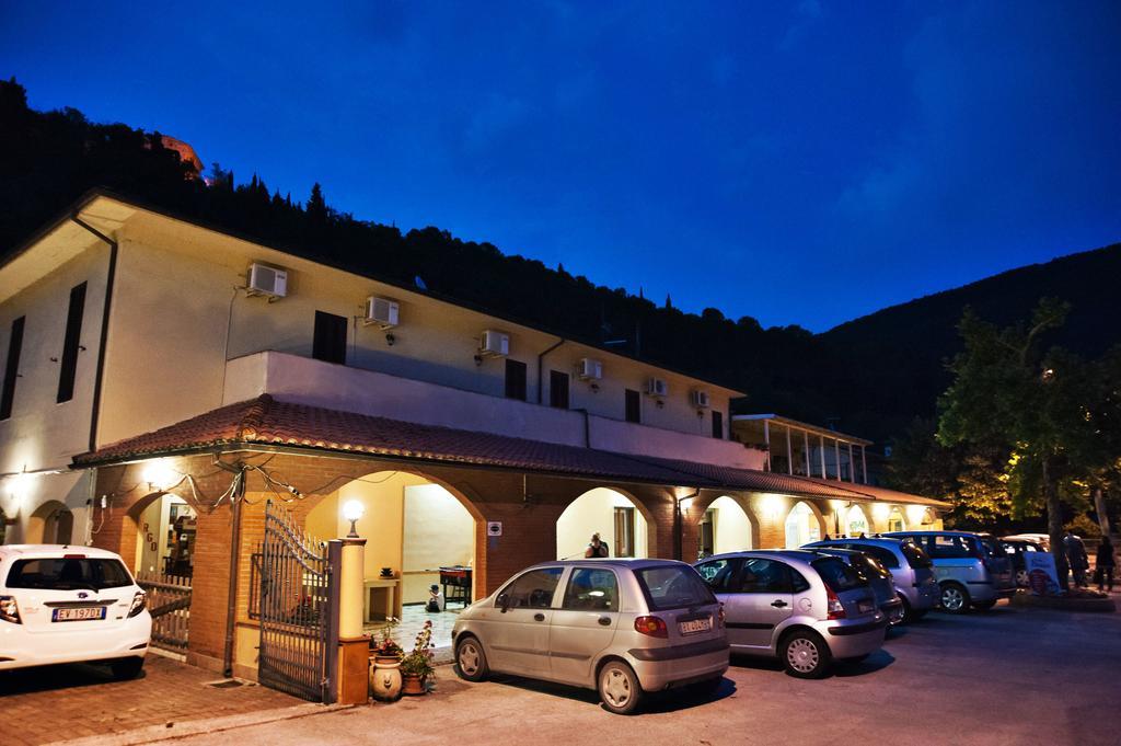 Albergo Magrini Della Genga ジェンガ エクステリア 写真
