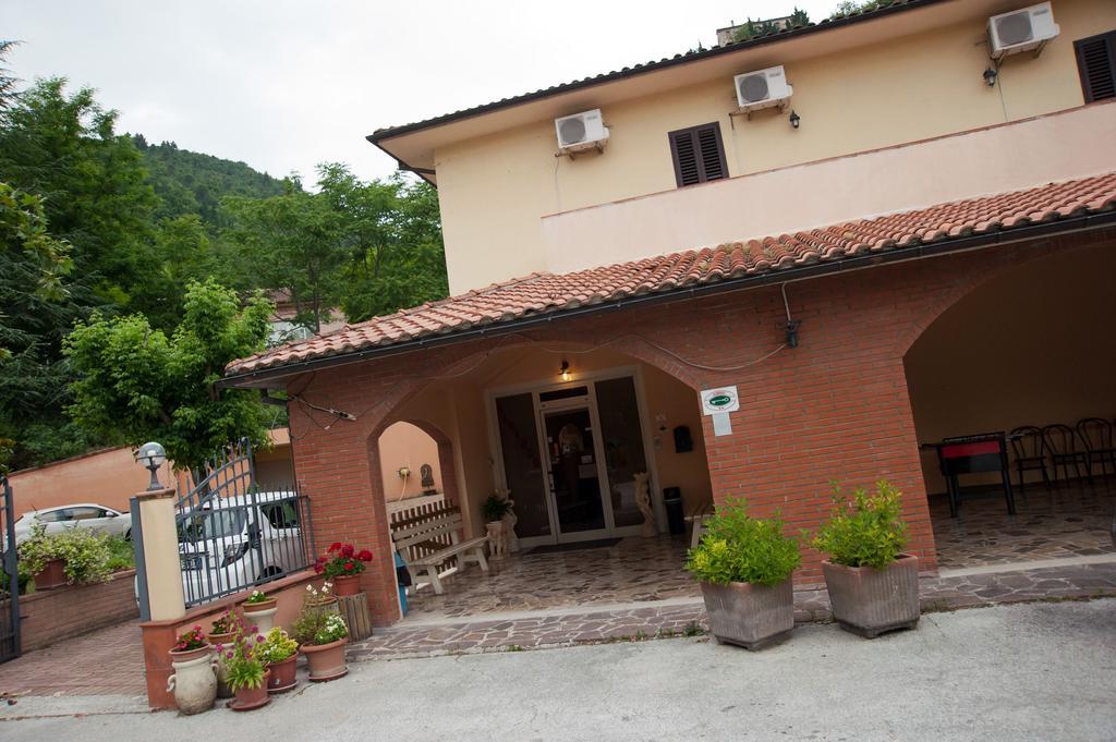 Albergo Magrini Della Genga ジェンガ エクステリア 写真