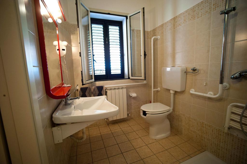 Albergo Magrini Della Genga ジェンガ 部屋 写真