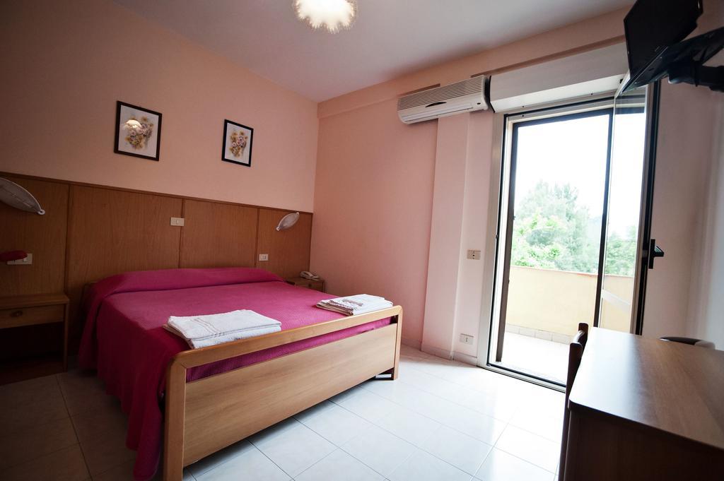 Albergo Magrini Della Genga ジェンガ 部屋 写真