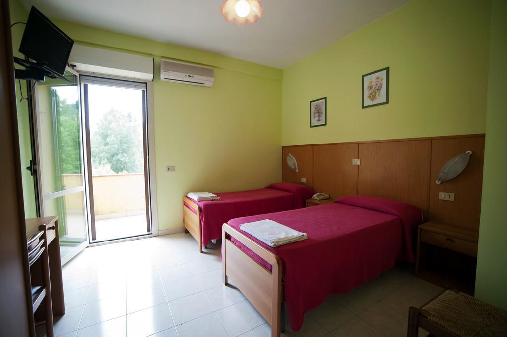 Albergo Magrini Della Genga ジェンガ 部屋 写真